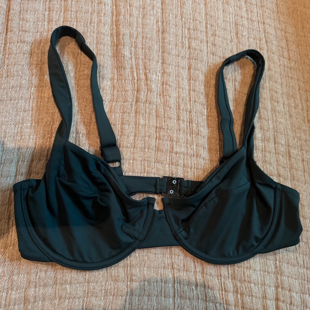 Vetchy Dark Green swim top